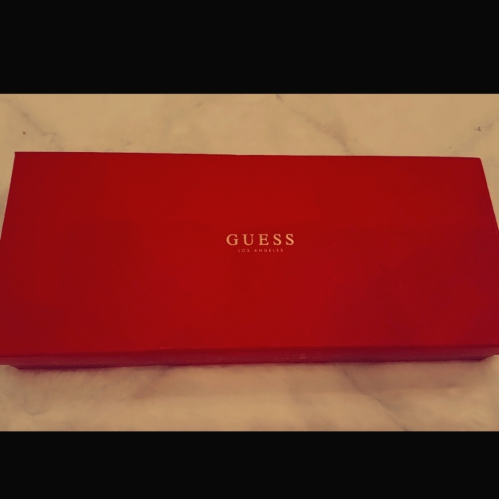 NWT Guess Set🛍 - Picture 6 of 7